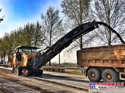 徐工XM200K銑刨機助力202國道改造，展現(xiàn)國產(chǎn)工程機械硬實力